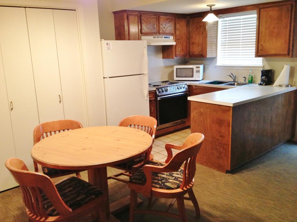 Crown Colony Villas Лафкин Номер фото